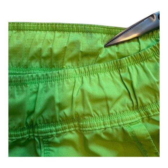 Lululemon Work It Out Short | Zippy Green | Size 6 - Picture 10 of 14